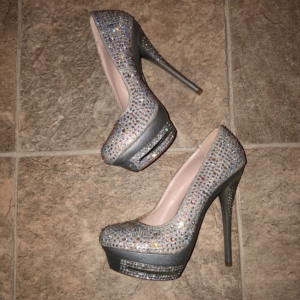Size 5.5 NWT silver platform formal jeweled heels
